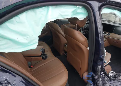 2021 Mercedes-Benz E 450 4Matic z USA, uszkodzony, nr VIN W1KZF5KB1MA934935